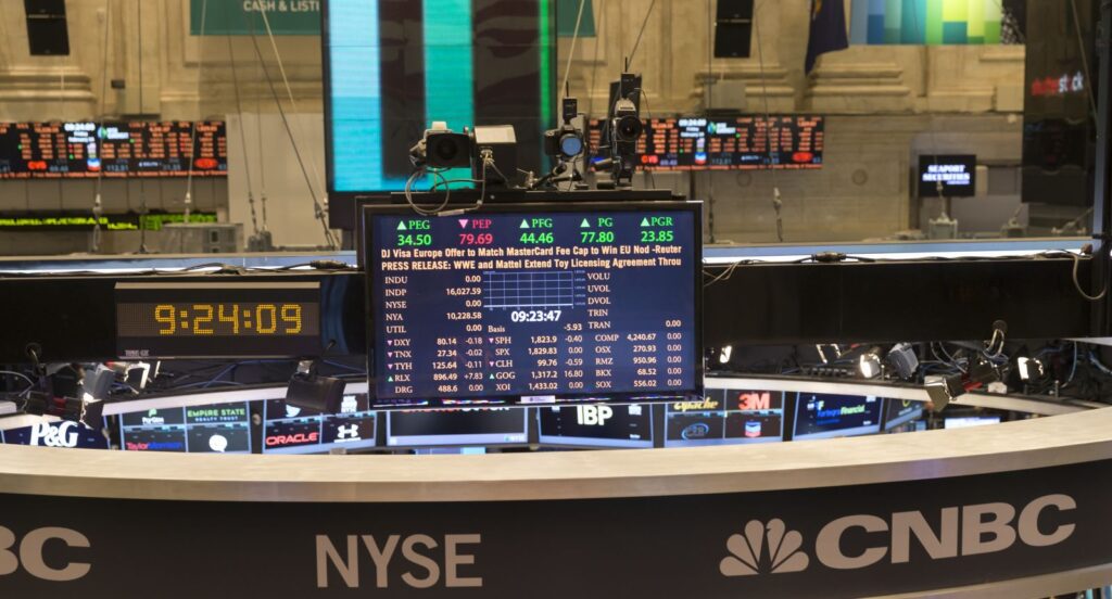 Stocks Settle Lower as Bond Yields Surge Stocks Settle Lower as Rising Crude Prices Spur Inflation Fears